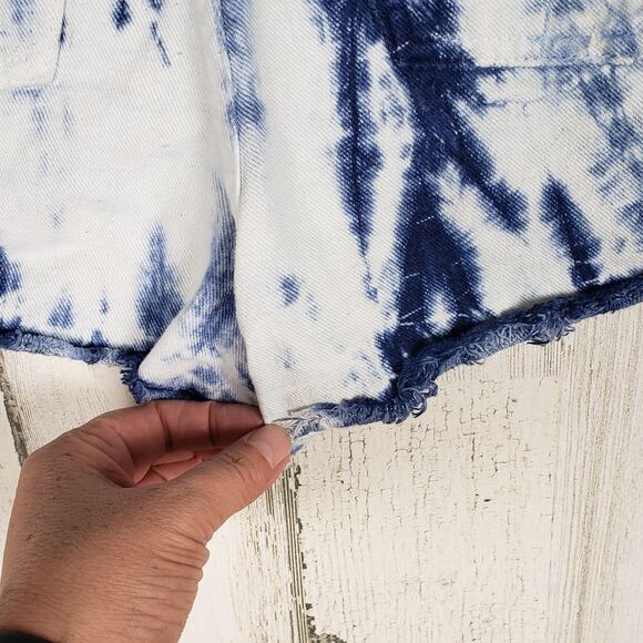 Express Bleus Denim Authentique Bleach Tie Dyed Jean Shorts Women's Size 7/8 - Picture 10 of 11